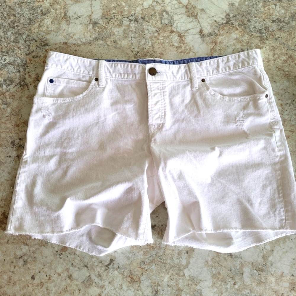 Gap women's distressed white shorts